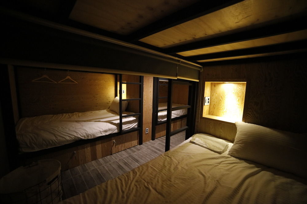 The Bay Guesthouse - Hostel Busan Exterior photo